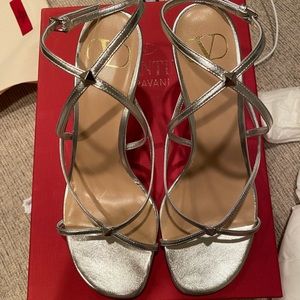 NWT Valentino Heels
